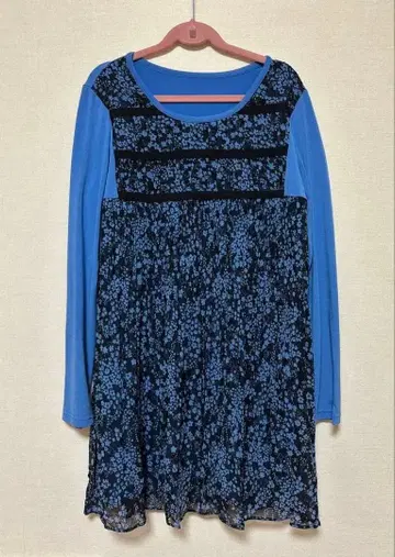 파랑과 블랙 꽃무늬 긴팔 튜닉