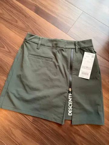 DESCENTE 올리브 그린 스커트