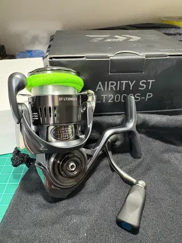 최종 할인 [컨디션 최상] 23 에어리티 ST LT 2000S-P