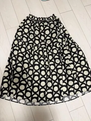 THOMAS MAGPIE 플레어 스커트 사이즈 38