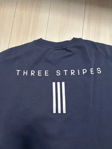 adidas THREE STRIPES 네이비 맨투맨
