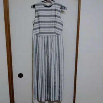 투모로우랜드 컬렉션 스트라이프 원피스 36