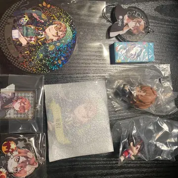 캐릭터 굿즈 세트 ( 아크릴 캔뱃지 등 )