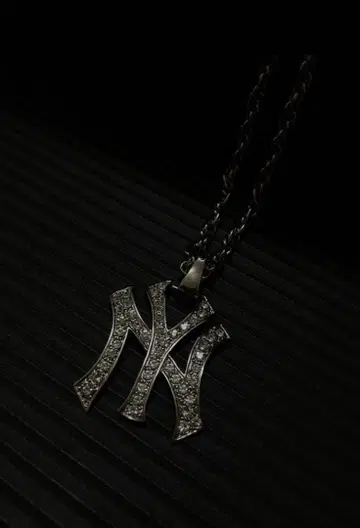 전 가스점 직원 착용 NY 로고 양키스 목걸이 y2k