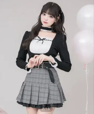 pium 라운드 프릴 초커 티셔츠 블랙