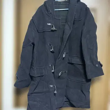 학생에게 UNIQLO 더플 코트 후드 부착