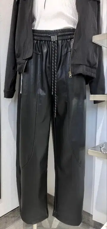 미사용 새상품 블랙 합성 피혁 팬츠
