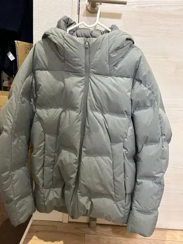 그레이 후드 부착 다운 자켓