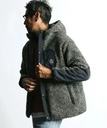 컨디션 최상 보아 플리스 후드티 라이트 아우터 L