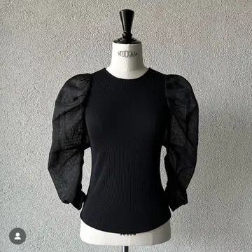 미사용 새상품 VEVIRED 오간자 개더 슬리브 티셔츠 블랙