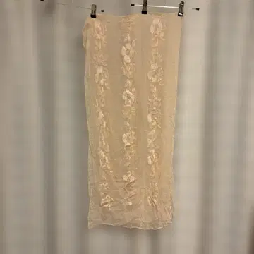 실크 100% 꽃무늬 자수 베이지 실크 스톨