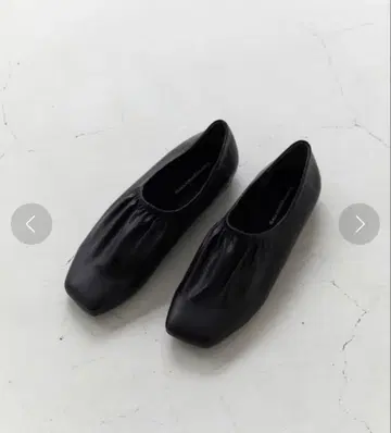 GALLARDAGALANTE 개더 슬립온 가죽 신발 블랙