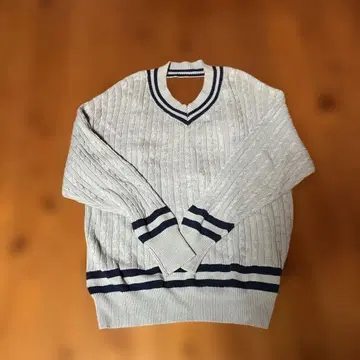 개성적인 새상품급 리브 그레이 V넥 뒤트임 스웨터