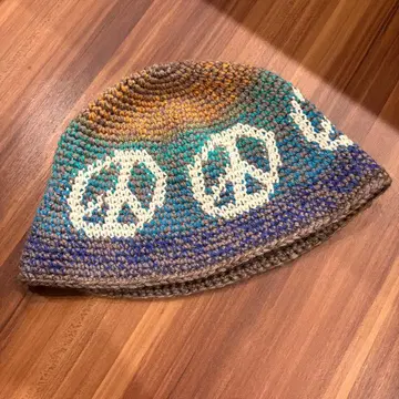 AM. house 손뜨개질 비니 모자