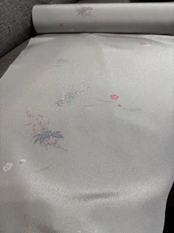 새상품 토레이 실룩 옷감 실버 그레이 날개 패턴