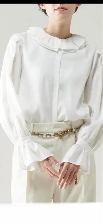 마르티니크 프릴 칼라 블라우스