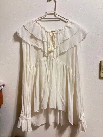 [ 저널 스탠다드 별주 아이템 ] 프릴 달린 화이트 긴팔 블라우스