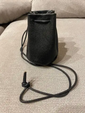 몰밀루스 블랙 가죽 미니 복조리 숄더백