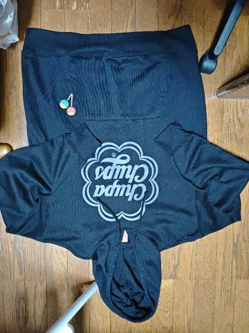 츄파춥스 블랙 후드 부착 맨투맨