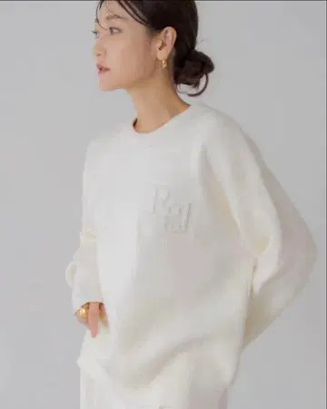 regleam 엠보싱 로고 니트 화이트