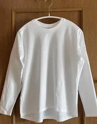 화이트 긴팔 티셔츠