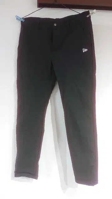 뉴에라 블랙 슬림핏 팬츠 남성용 골프