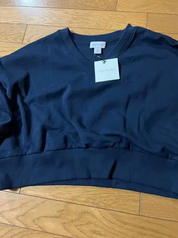 CK 네이비 V넥 크롭 트레이닝복