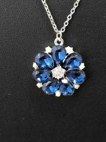 여성용 목걸이 꽃무늬 컷 비즈 큐빅 네이비 미사용 새상품