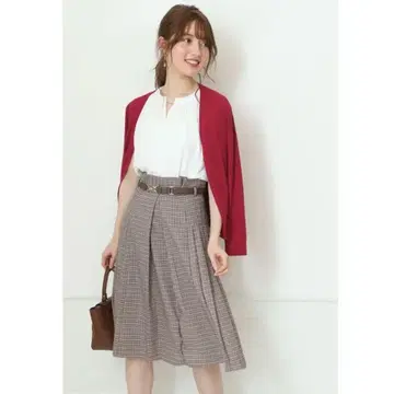 Apuweiser-riche 디자인 벨트 포함 턱 스커트 (벨트 미포함)