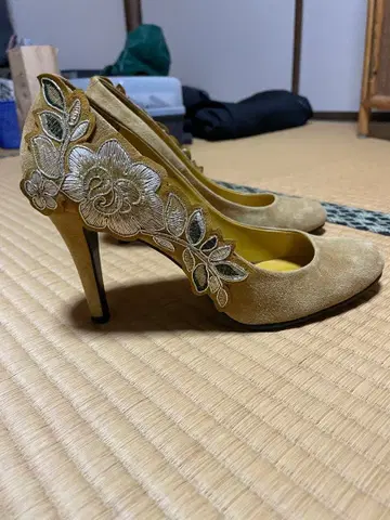 새상품급 DIANA 꽃무늬 자수 베이지 하이힐