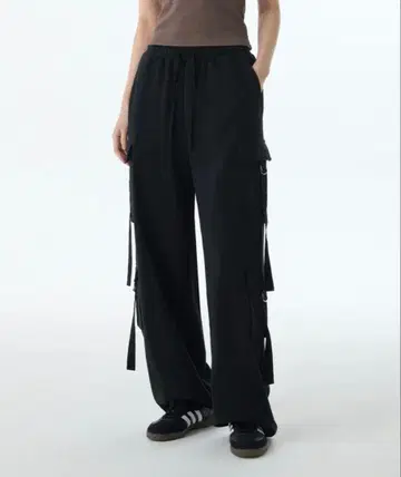 무신사 스탠다드 맨투맨 카고 팬츠