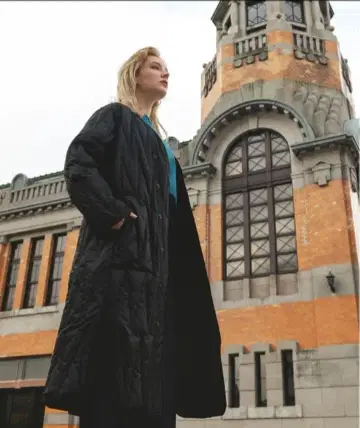 Bou Jeloud 머플러 부착 퀼트 다운