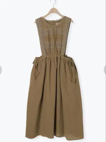 Samansa Mos2 레이스 덧댄 에이프런 원피스