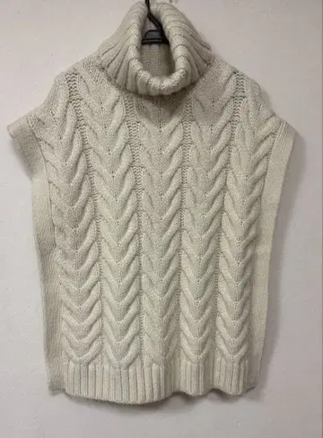 ZARA 아이보리 케이블 니트 터틀넥 베스트