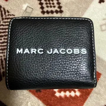 MARC JACOBS 블랙 이단 접이식 지갑