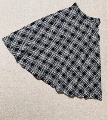 [미사용품] AVENIRETOILE 체크 무늬 트위드 플레어 스커트