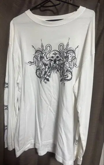 DimMoire Messy Bones 롱T 화이트