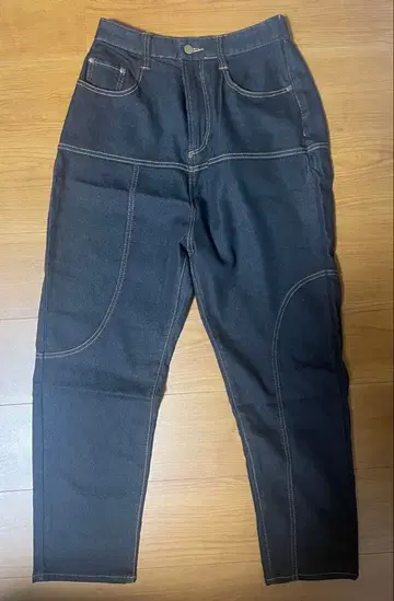 Kikki 비대칭 절개 스트레치 데님 M 블랙