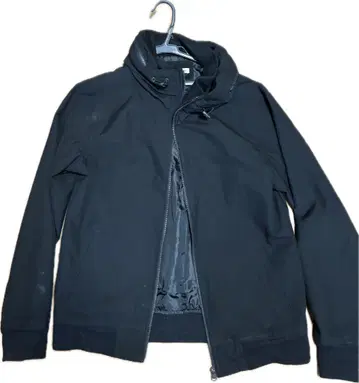 [가격 협상 가능] 블랙 후드 부착 자켓