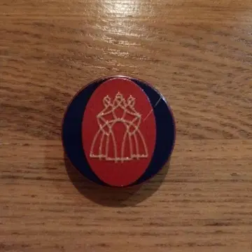 [레어] 수수께끼의 3인 드레스 실루엣 핀 배지