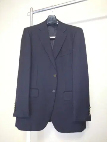 블랙 테일러드 자켓과 슬랙스 세트