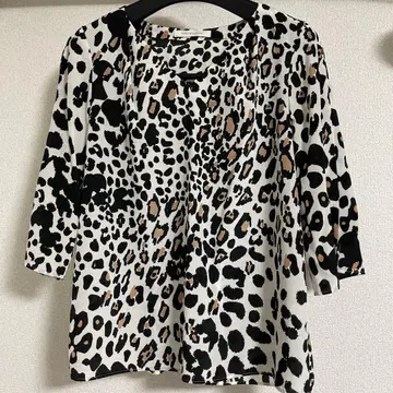 PINKY&DIANNE 레오파드 무늬 5부 소매 블라우스