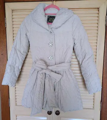 세실 맥비 베이지 후드 부착 다운 자켓 패턴 있음 귀여운 코트