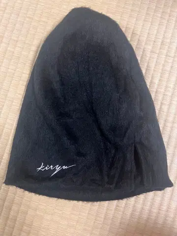 kiryuyrik 블랙 니트 모자 자수 로고 포함
