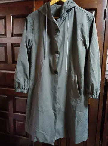 그레이 후드 부착 긴팔 코트