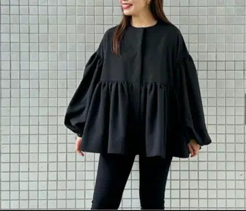 YOIHI 프릴 개더 자켓 블랙