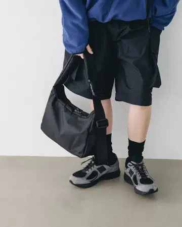 미사용 새상품 CLESSTE HOLIDAY BAG 블랙 숄더백