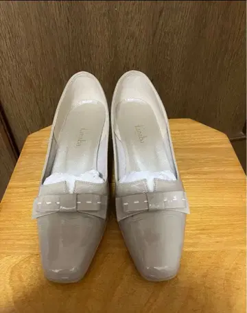 이나바 베이지 리본 포함 중간 힐