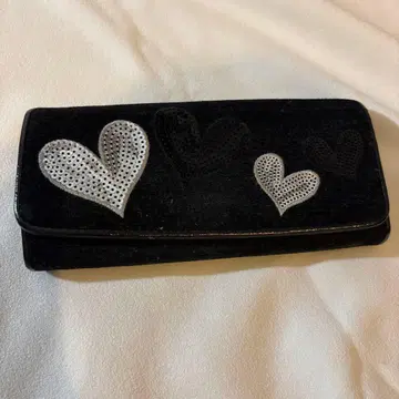 하트 자수 블랙 장지갑