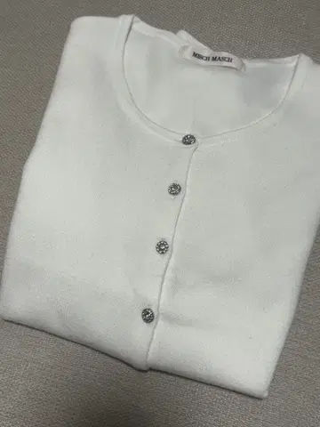 베이직 비쥬 버튼 포켓 가디건 화이트